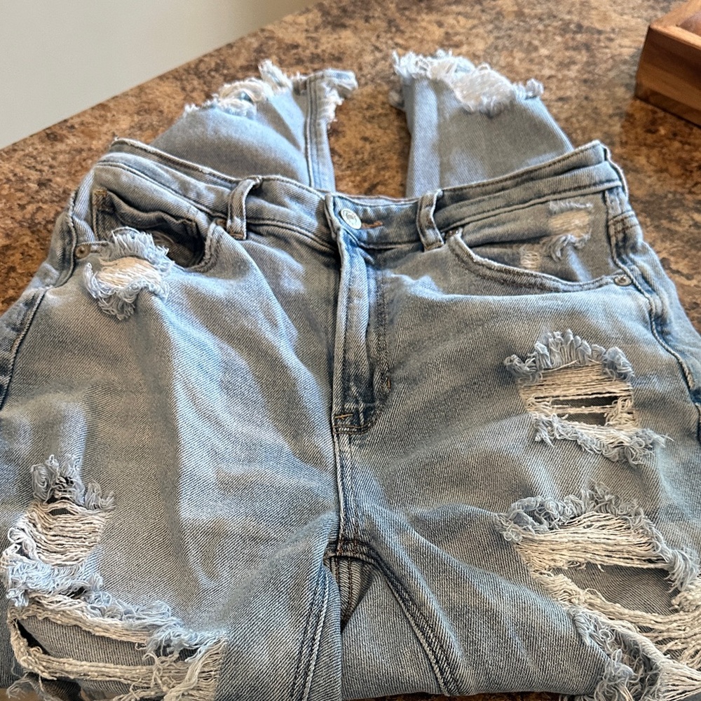 American Eagle Distressed Light Blue Mom Jeans Size 6 Short